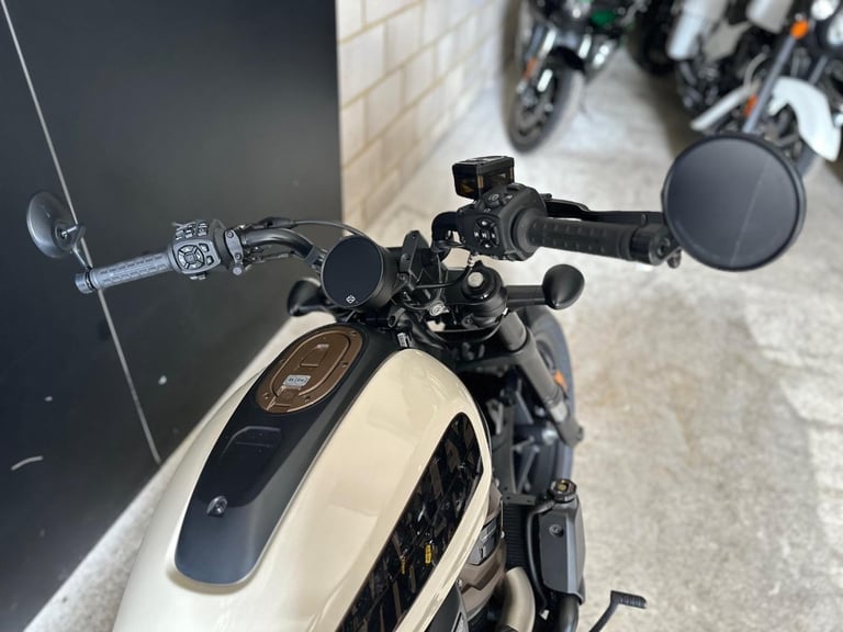 STUNNING ONE OWNER 2023/23 HARLEY-DAVIDSON SPORTSTER S MOTORCYCLE