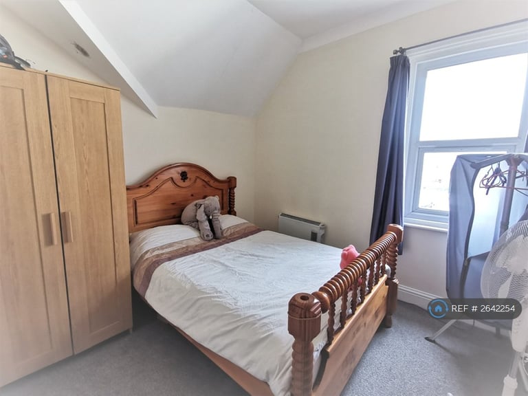 2 bedroom flat in School Road Tilehurst, Tilehurst, Reading, RG31 (2 bed) (#2642254)