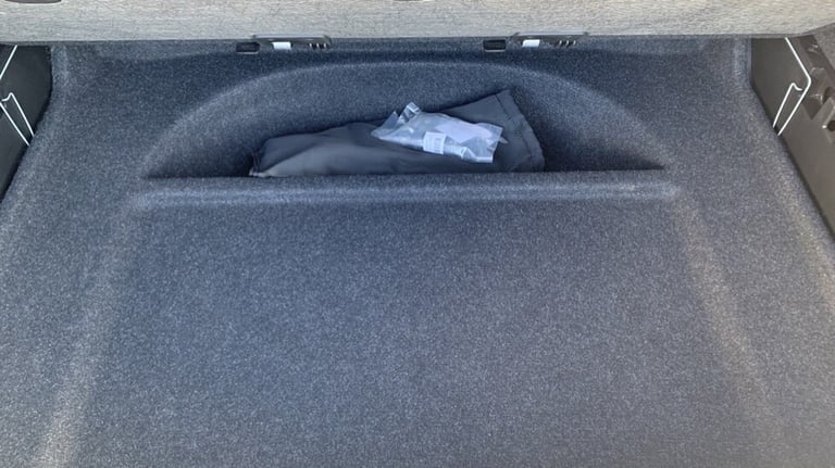 2023 Volvo XC40 Ultimate, B4 mild hybrid, Petrol, Dark ESTATE N/A Automatic