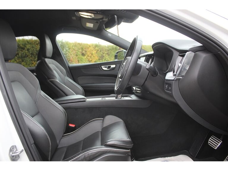 2022 Volvo XC60 B5 MHEV R-Design SUV HYBRID Automatic