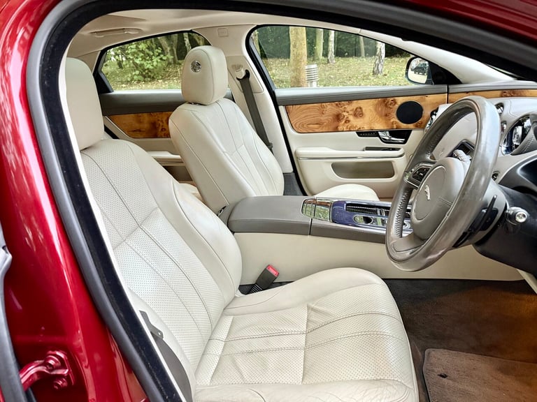 2010 Jaguar XJ 3.0d V6 Premium Luxury 4dr Auto SALOON DIESEL Automatic