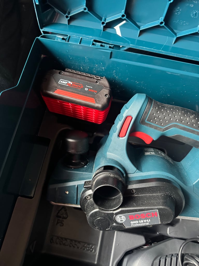 Bosch tools 18v planer set comes with batteries and charger set 