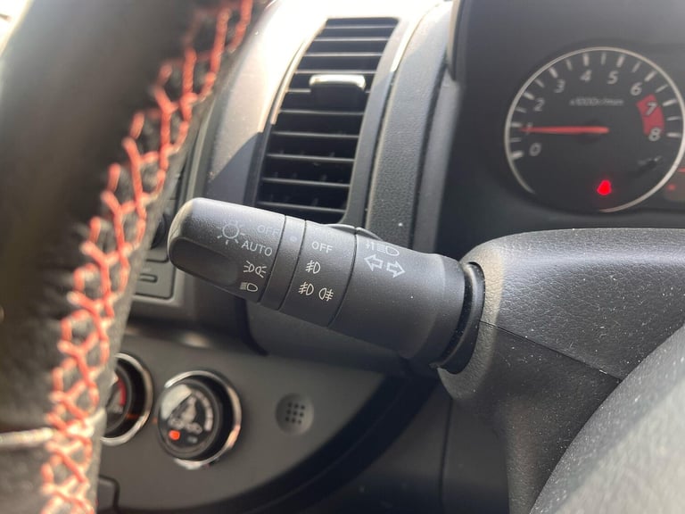 2010 Nissan Note 1.6 16V Tekna Auto Euro 4 5dr MPV Petrol Automatic