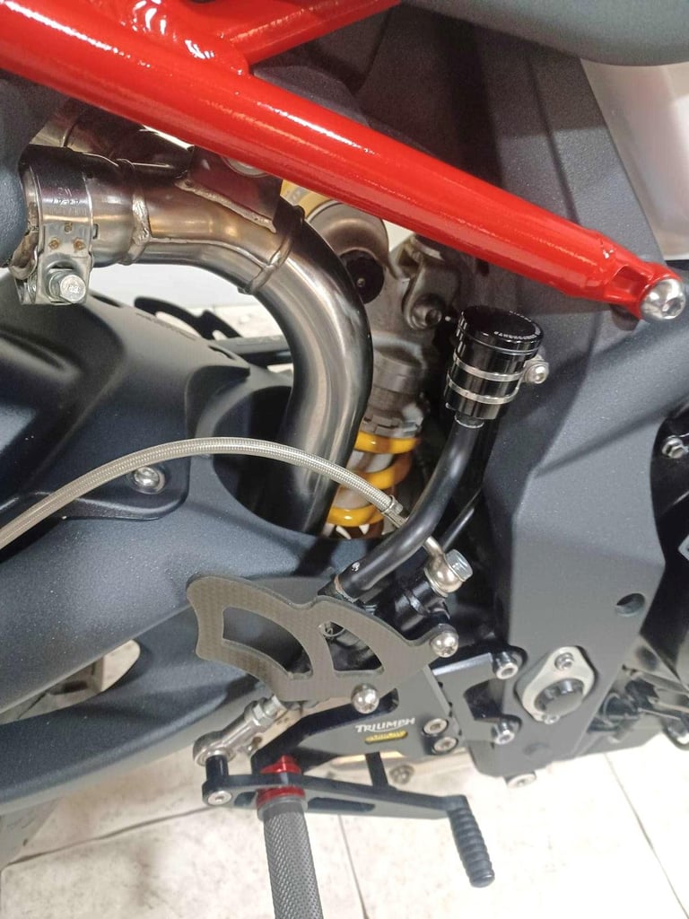 Triumph Street Triple 675-R 61-REG ONLY 411 DRY MILES WITH EXTRAS £5399.OTR