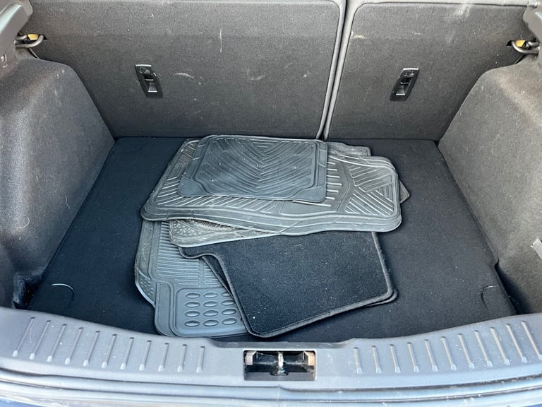 2014 Ford Focus 1.6 125 Titanium Navigator 5dr Powershift HATCHBACK Petrol Automatic