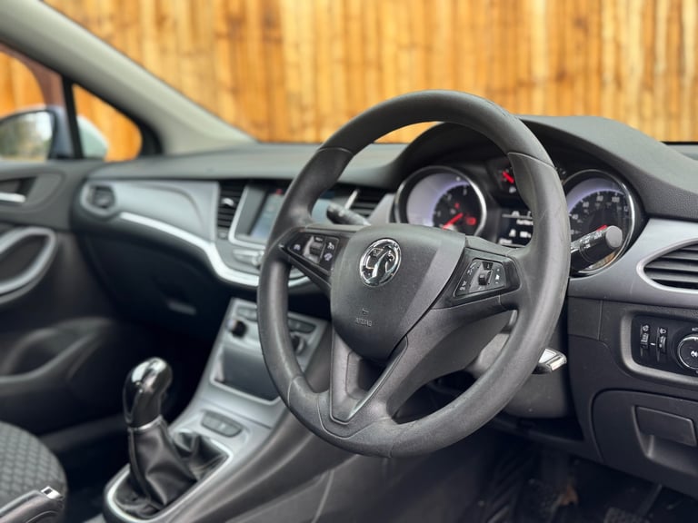 2016 Vauxhall Astra 1.6 CDTi 16V Design 5dr HATCHBACK Diesel Manual