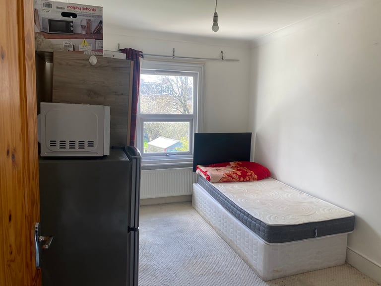 Speciaous double bedroom in woodgreen all bills & WiFi incl