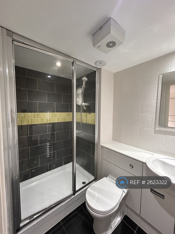 3 bedroom flat in Chesterfield Gardens, Glasgow, G12 (3 bed) (#2623322)