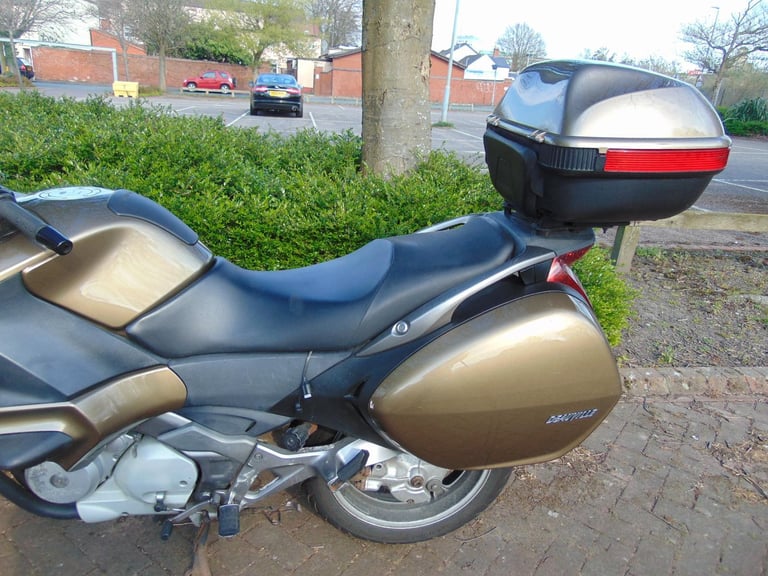 Honda NT700 VA DEAUVILLE, 2006 MODEL SHAFT DRIVE TOURER WITH PANNIERS AND BOX