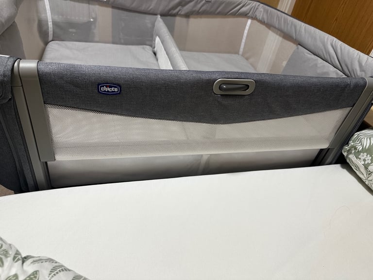 Chicco Next2Me Twins Bedside Crib 