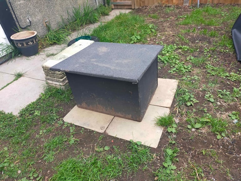 Outdoor Hut