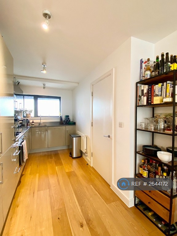 1 bedroom flat in Noble House, London, N16 (1 bed) (#2644172)