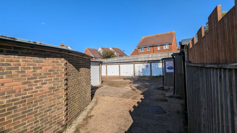 Garages to rent: Beaconsfield Road, Bexhill-on-Sea, TN40 2BN, NEW DOORS & ROOFS FITTED