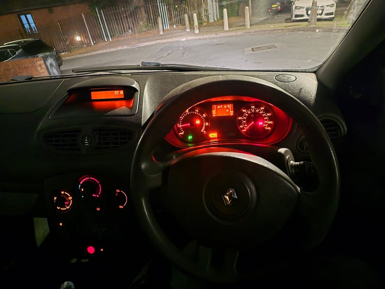 Renault Clio 1.2i petrol 12 months mot ulez free