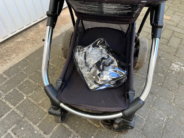 FREE Icandy strawberry with bassinet and chair