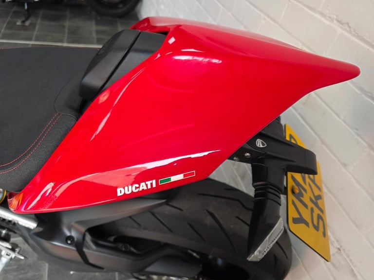 Ducati Streetfighter 955 V2