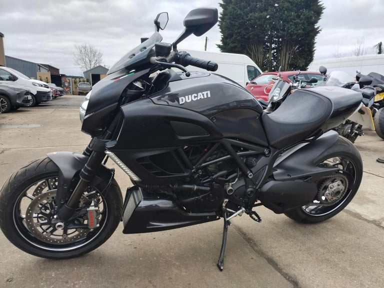 2011 61 DUCATI DIAVEL CARBON 1198 PERFORMANCE NAKED CRUISER MUSCLE 1200 HPI CLEA