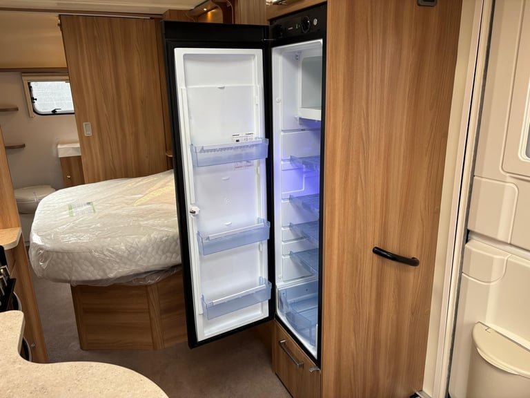 2017 BAILEY PEGASUS BRINDISI, 4 BERTH WITH ISLAND BED, NEW MATTRESS
