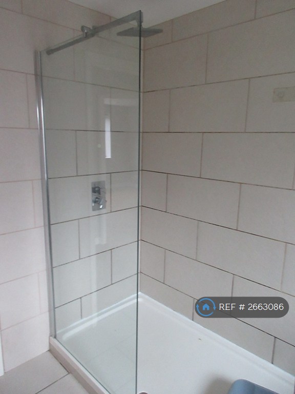 1 bedroom flat in Thaynesfield, Potters Bar, EN6 (1 bed) (#2663086)