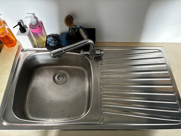 Indesit washing machine + Hoover dishwasher + Zanussi cooker + oven + sink