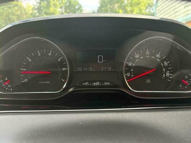 2015 Peugeot 208 1.2 VTi PureTech Style Hatchback 5dr Petrol Manual Euro 6 (82 ps) HATCHBACK Petr...
