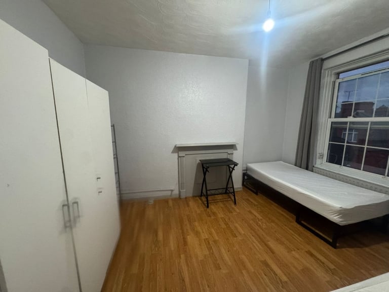 DOUBLE ROOM AVAILABLE NOW Chicksand Street, E1  –walking  minutes from station