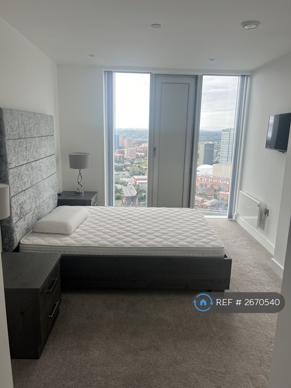 2 bedroom flat in Elizabeth Tower, Manchester, M15 (2 bed) (#2670540)