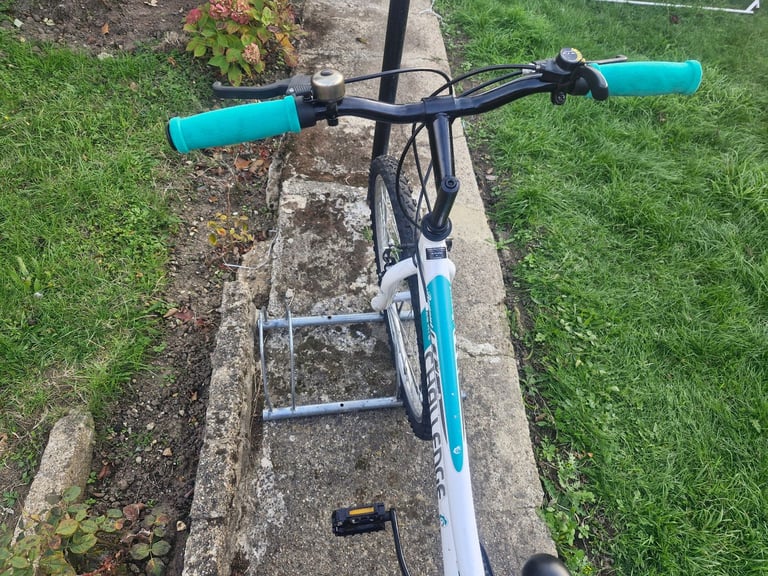 GIRLS LADIES WOMES ADULTS CHALLENGE 26 INCH WHELLS 15 INCH FRAME 5 SPEED BIKE BICYCLE