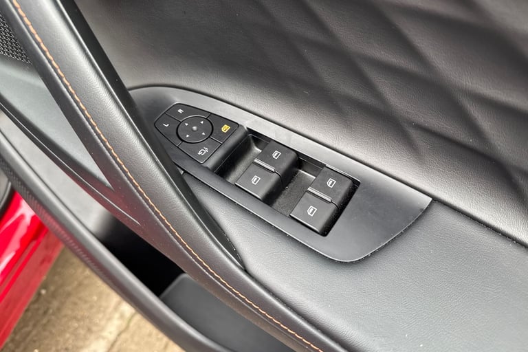 2025 MG MG HS 106290 Hatchback Petrol Manual