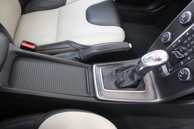 2013 Volvo V40 D3 Cross Country Lux Nav Geartronic HATCHBACK Diesel Automatic