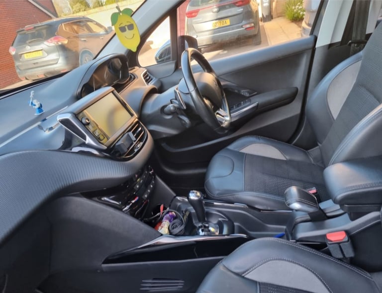 Peugeot, 2008, Hatchback, 2015, Semi-Auto, 1560 (cc), 5 doors