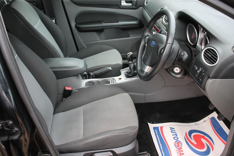 2011 Ford Focus 1.6 Zetec 5dr HATCHBACK PETROL Manual