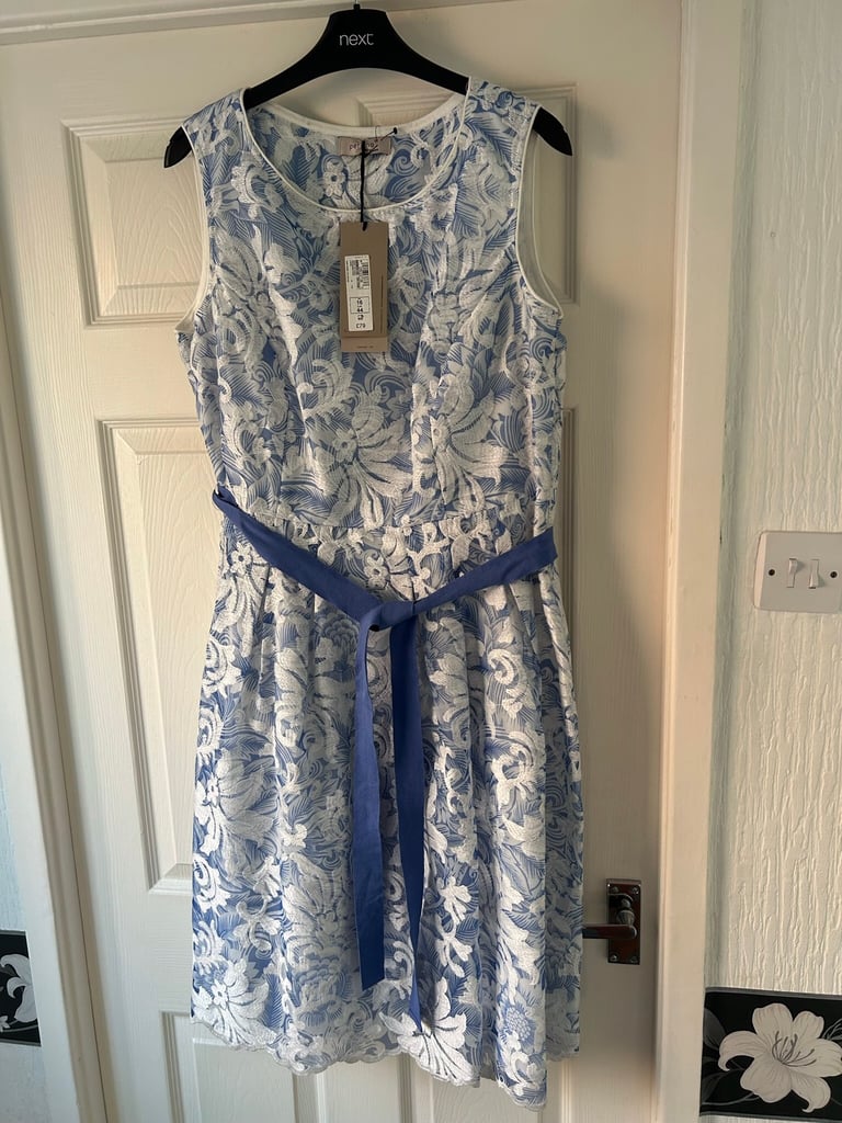Ladies brand new size 16 m & s dress. 