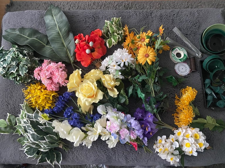 Silk flowers & leaves - large collection