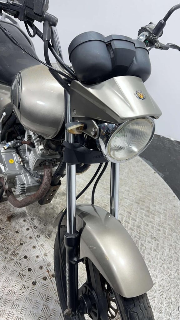 Zontes ZT 2012 20K RUNNING PROJECT BIKE SPARE OR REPAIR 125CC COMMUTER