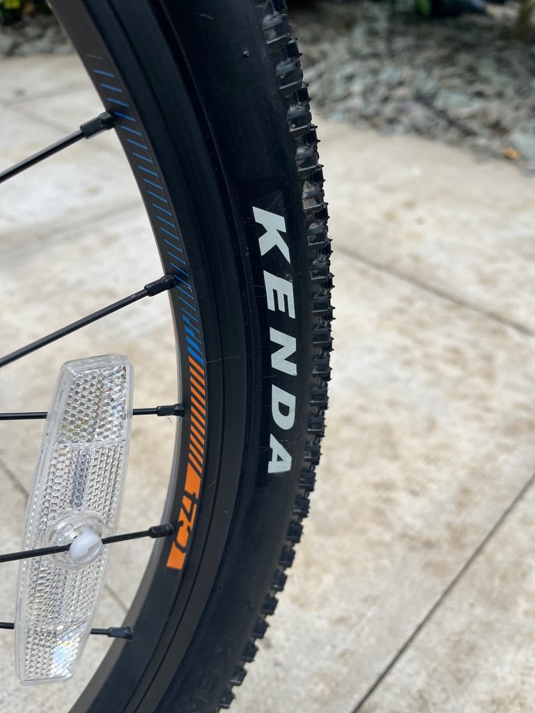 Practically new. Cannondale, Quick, Childs Mountain Bike, Electric Blue. 