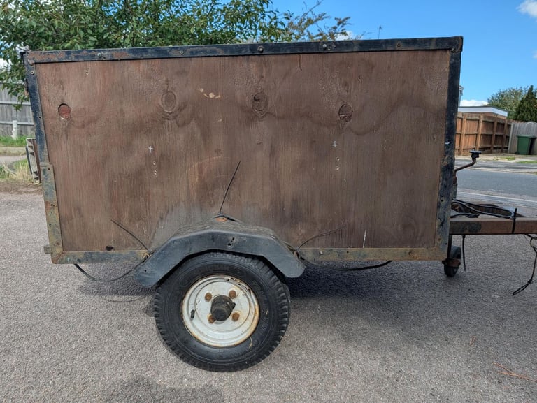 Wooden and metal trailer. 4 ft by 3 ft (Internal 3 ft 10 ins x 2 ft 10 ins)