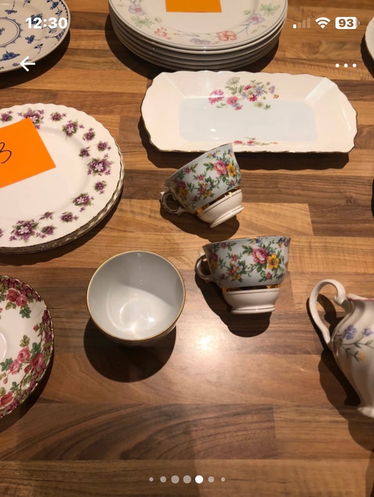 36 Pieces of Bone China Tableware
