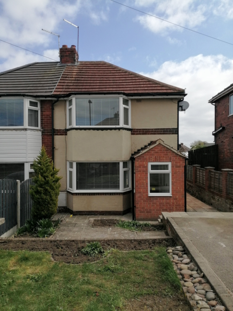 2 Bedroom Semi Detached House with Driveway and Garden