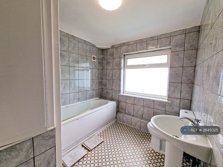 3 bedroom house in Aylesbury Crescent, Birmingham, B44 (3 bed) (#2645025)