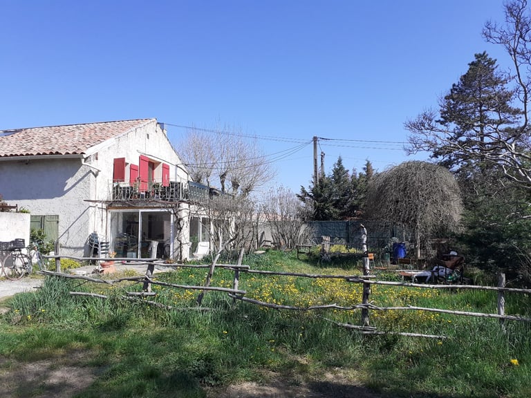 SOUTH OF FRANCE:  Pâradise 6h30 from London by train. 45 mn train to Lyon airport