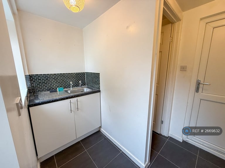 3 bedroom house in Bankside Road, Manchester, M20 (3 bed) (#2669832)