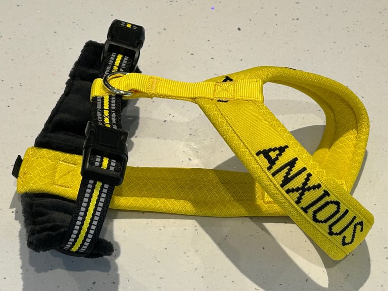 Dog harness ‘anxious’ y design for medium dogs. 