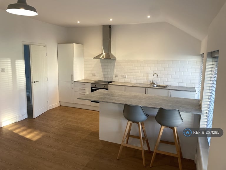 1 bedroom flat in Kings Road, Harrogate, HG1 (1 bed) (#2671295)