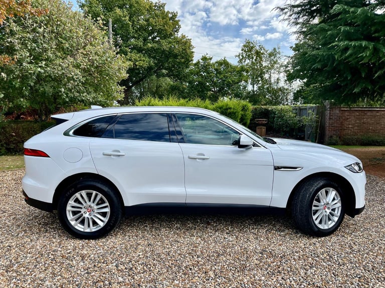 JAGUAR F-PACE 2.0 D180 Portfolio 2016