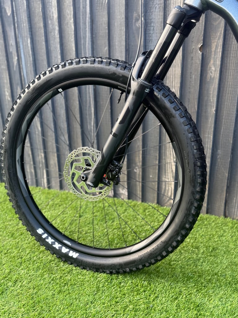 Giant stance 2 
