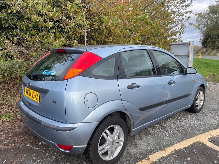 FORD FOCUS 1.6 ZETEC AUTOMATIC 04 REG BLUE 5 DOOR 11 MONTHS MOT LOW INSURANCE 36+MPG
