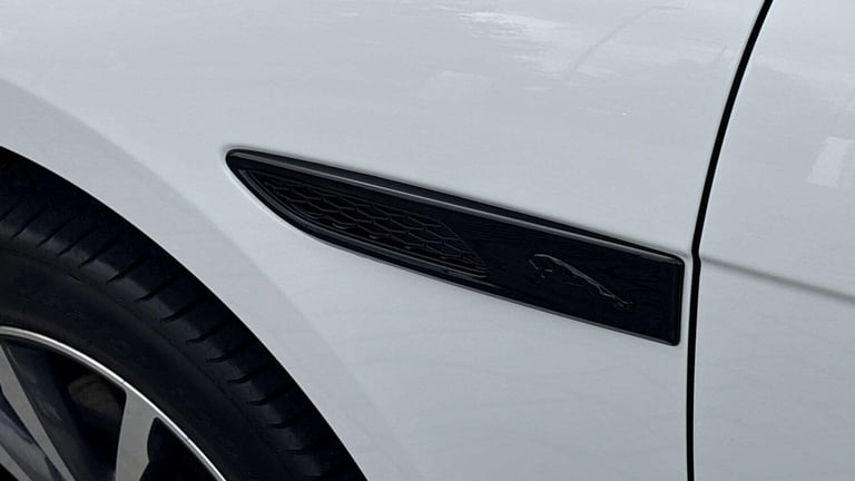 2024 Jaguar F-Pace 2.0 D200 R-Dynamic SE Black 5dr Auto AWD Estate Diesel Automatic