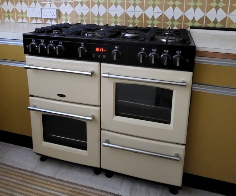  Belling Farmhouse 110cm Dual Fuel Range Cooker - Cream