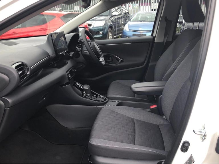 2025 Toyota Yaris 1.5 Hybrid Design 5dr CVT Hatchback Hybrid Automatic
